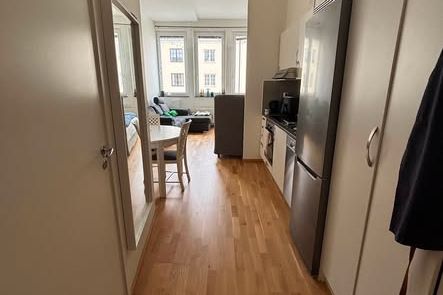 Möblerad studentetta nära JU