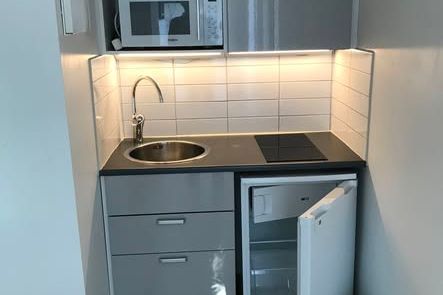 Ny fräsch etta med uteplats nära Dr Dahlström