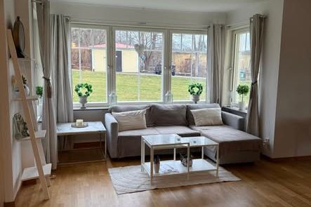 Charmigt parhus med altan i Åkersberga