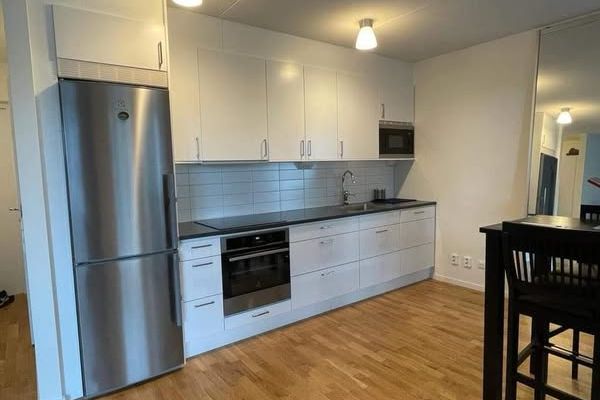 Modern 2a med balkong och garage i Täby