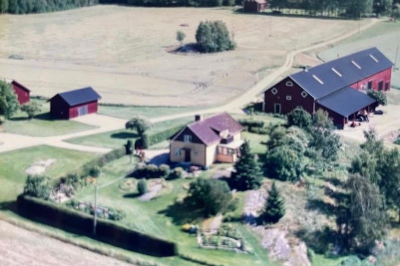 2 rok på landet nära Nyköping