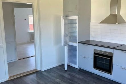 Renoverad 1:a med parkering i Strålsnäs