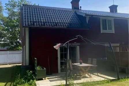 2 rok i Högsta med uteplats & eldstad
