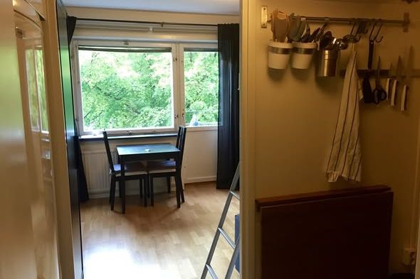 Ljus etta vid Skanstull med balkong