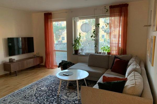 Nyproducerad 2:a med balkong i lummiga Bromma