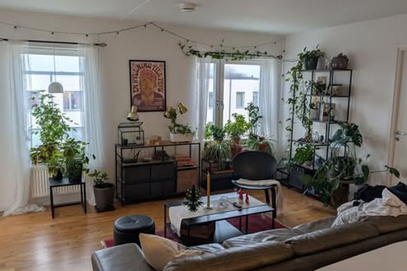 Rum i trea vid Oxie station – nära tåg