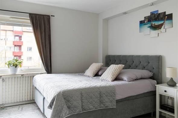 Ljus 2:a med inglasad balkong i Hindby