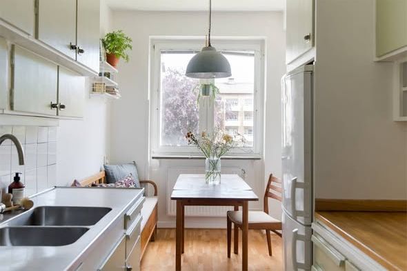 Stort rum med balkong vid Nobeltorget