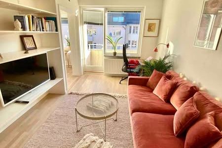 Charmig 1.5:a med balkong vid Zinken