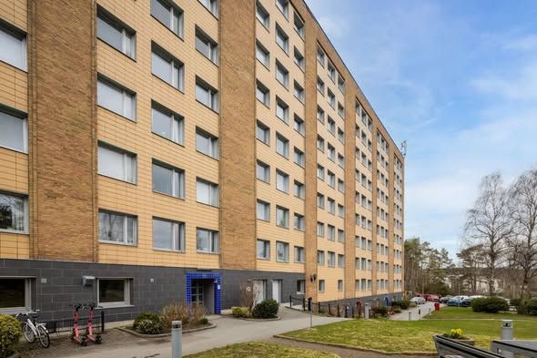 Ljus 2:a med balkong i citynära