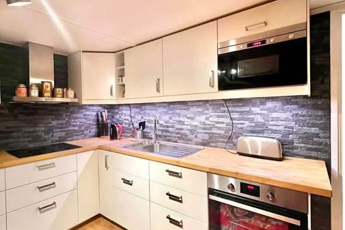 2:a i villa nära natur & T-bana Sätra