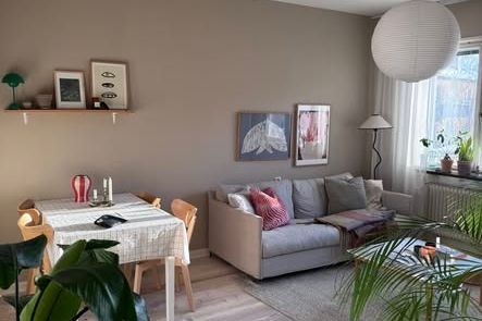 Ljus 2a med balkong i Midsommarkransen