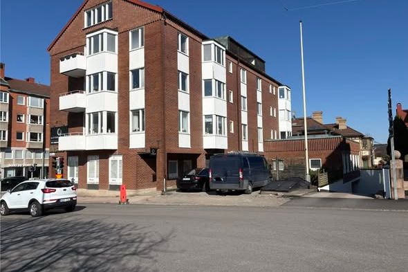 2 rok med balkong & garage i huset