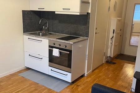 Charmig 1:a i Åkersberga nära pendeltåg