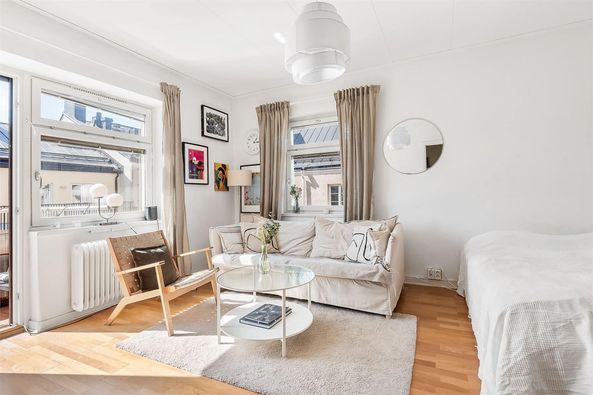 Ljus 1:a med balkong i centrala Sundbyberg