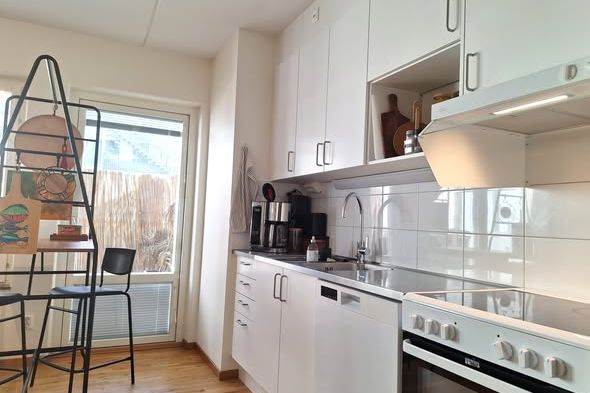 Möblerad 2:a i Täby Park med balkong