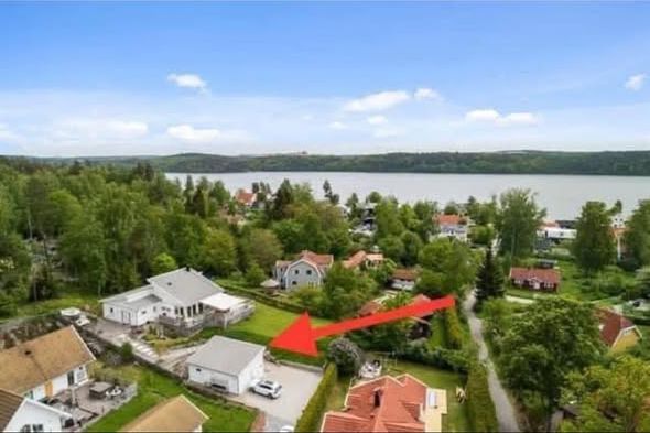 Möblerad lägenhet på Ekerö nära bad