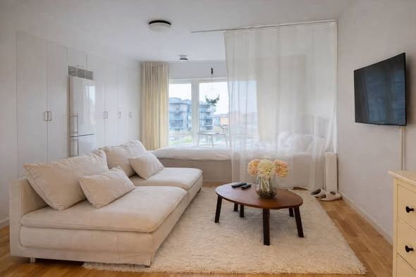 Ljus och fin etta i Almby uthyres