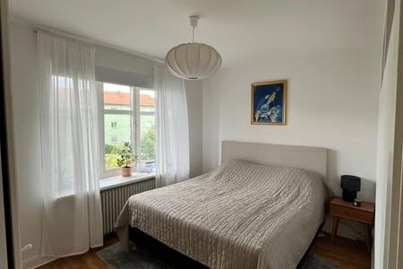 Modern 3:a i Landskrona nära tåget