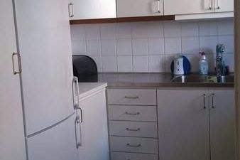 Möblerad 2:a med balkong nära natur & city