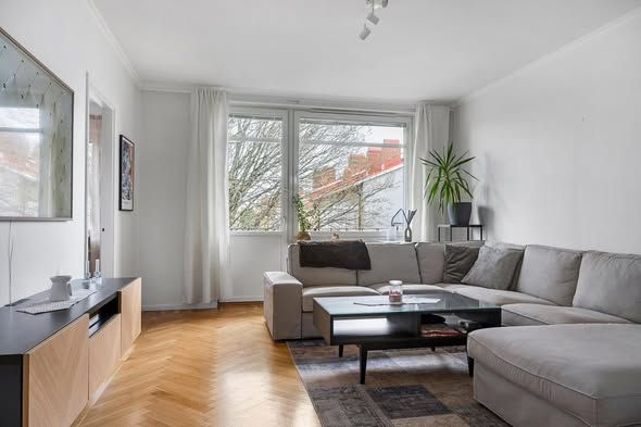 Modern 1:a nära centrum & högskolan