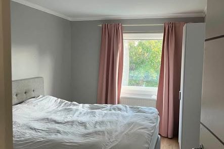 Rymligt radhus uthyres i Skärholmen