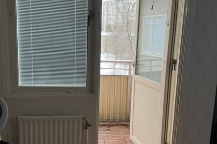 Möblerat rum m balkong i Hässelby