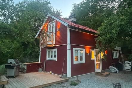 Strandhus i Åkersberga med brygga