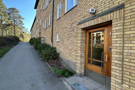 Ljus 3:a med balkong i Björkekärr