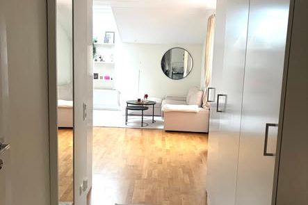 Ljus 2:a högst upp med stor balkong