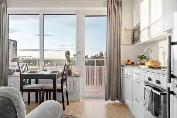 Modern etta i Svedmyra med balkong