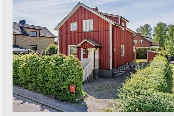 Stor nyrenoverad villa i Stavre