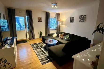 Ljus 2:a med parkering i Bellevue