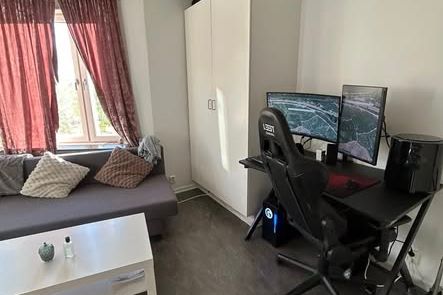Möblerad 1:a nära pendel i Flemingsberg