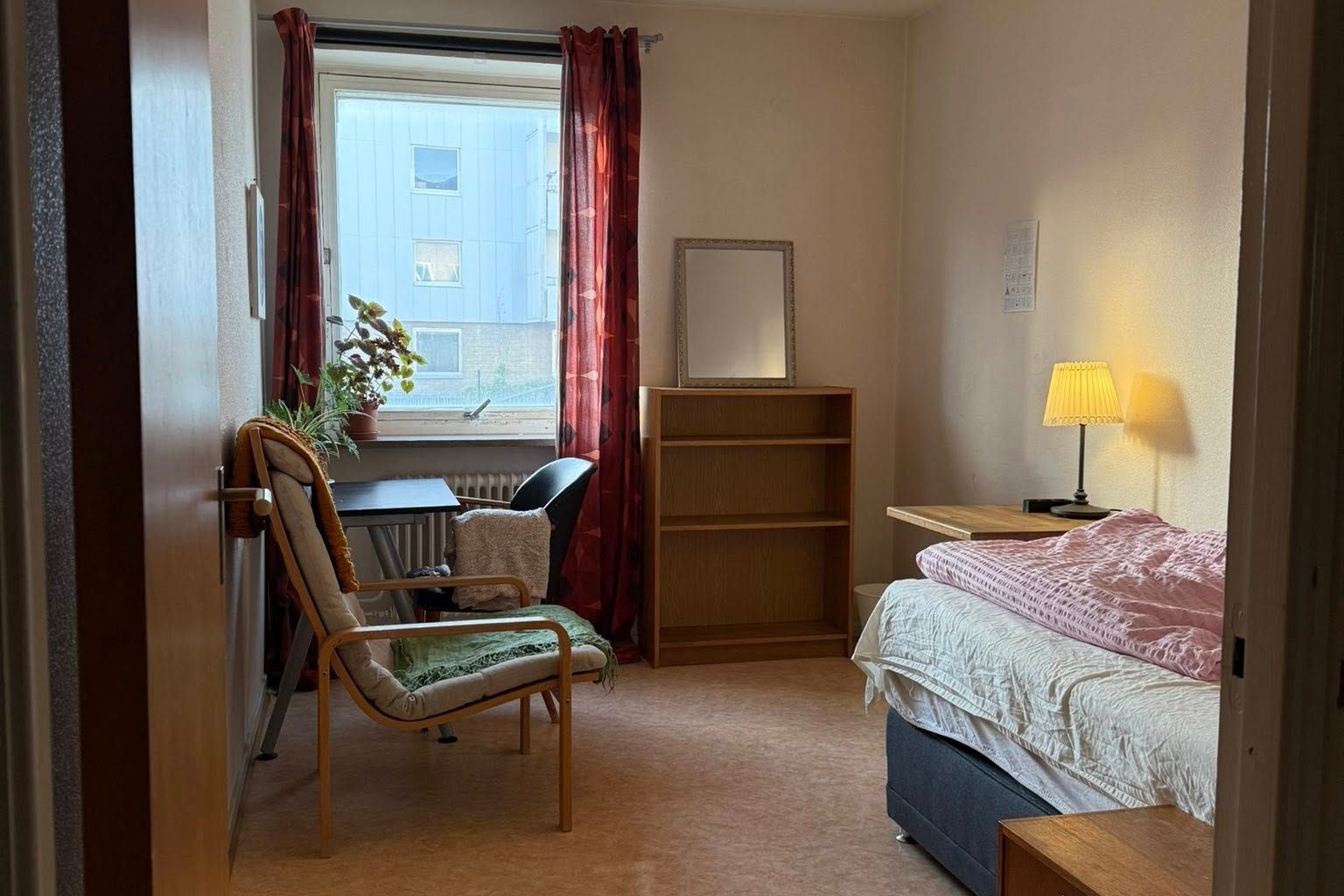 Rum uthyres i trea vid Triangeln