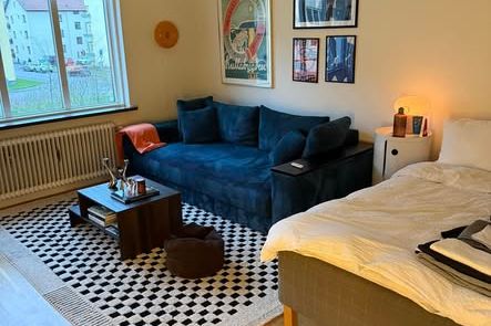 Charmig 1:a nära centrum & resecentrum