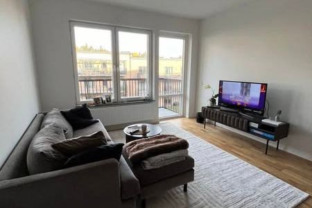 Nybyggd 2:a i Vega med balkong & nära pendel