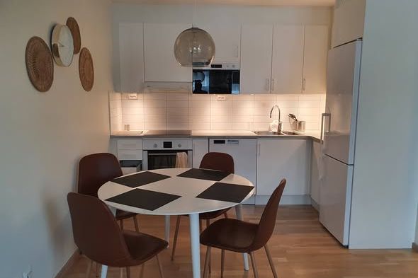 Fräsch möblerad 2:a i Mariehem