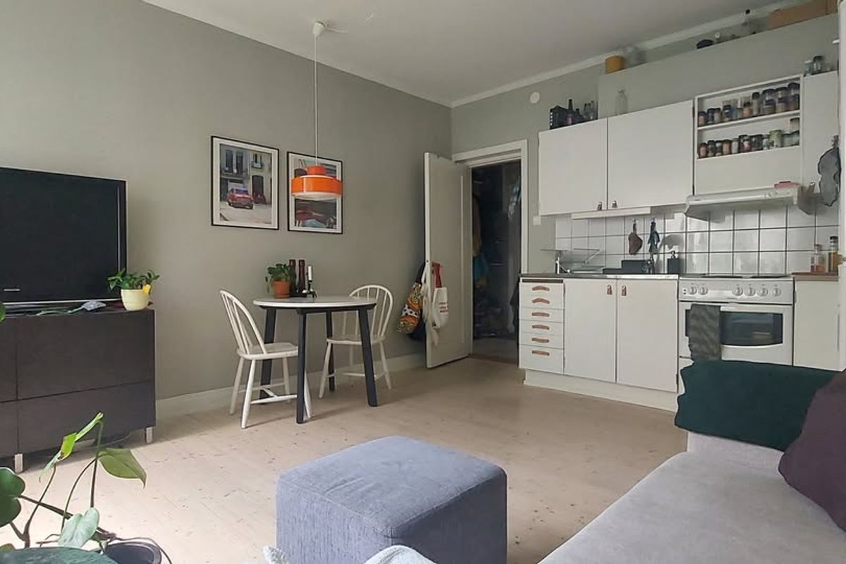 Stor etta nära JU med sjöutsikt