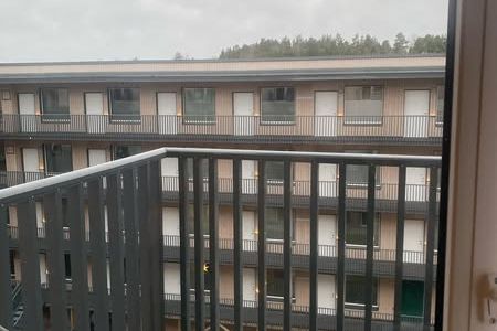 Nybyggd studentetta med balkong i Spånga