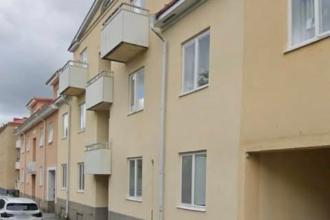 1:a med balkong nära centrum & naturen