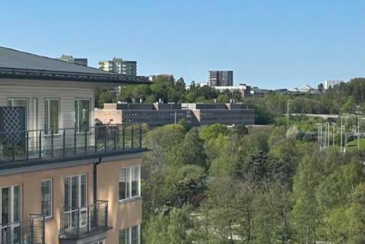 Möblerad 2,5:a med sjöutsikt i Hornsberg