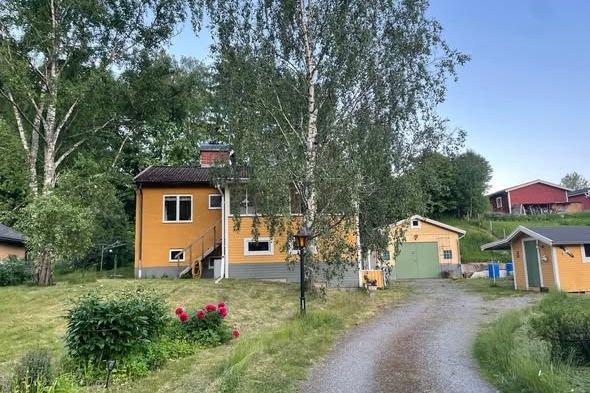 Trevligt hus i Glömsta – nära stan