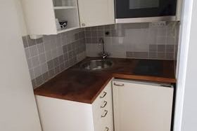 Möblerad etta med balkong vid Gärdet