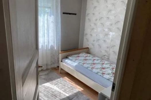 Möblerat rum med egen ingång i Husby