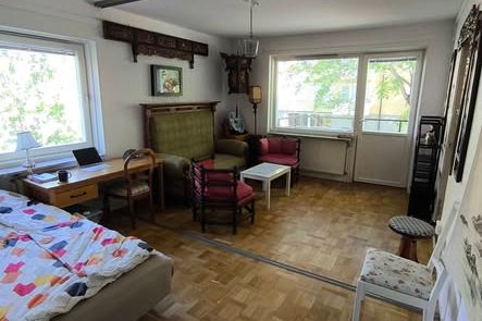Rymligt rum med balkong i Högdalen
