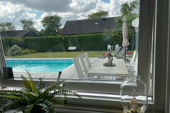 Möblerad familjevilla i gröna Brohult