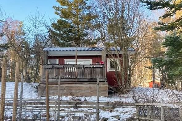 Privat hus vid sjön uthyres i Handen