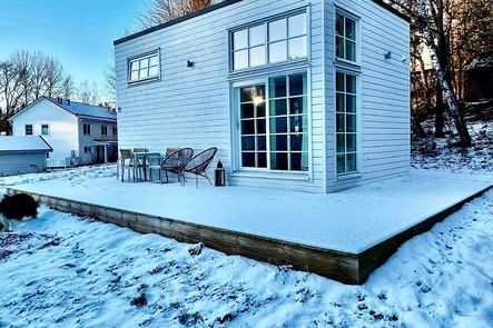 Modern minivilla med solig terrass