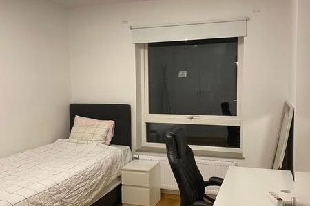Furnished Room in Spacious Linero Home